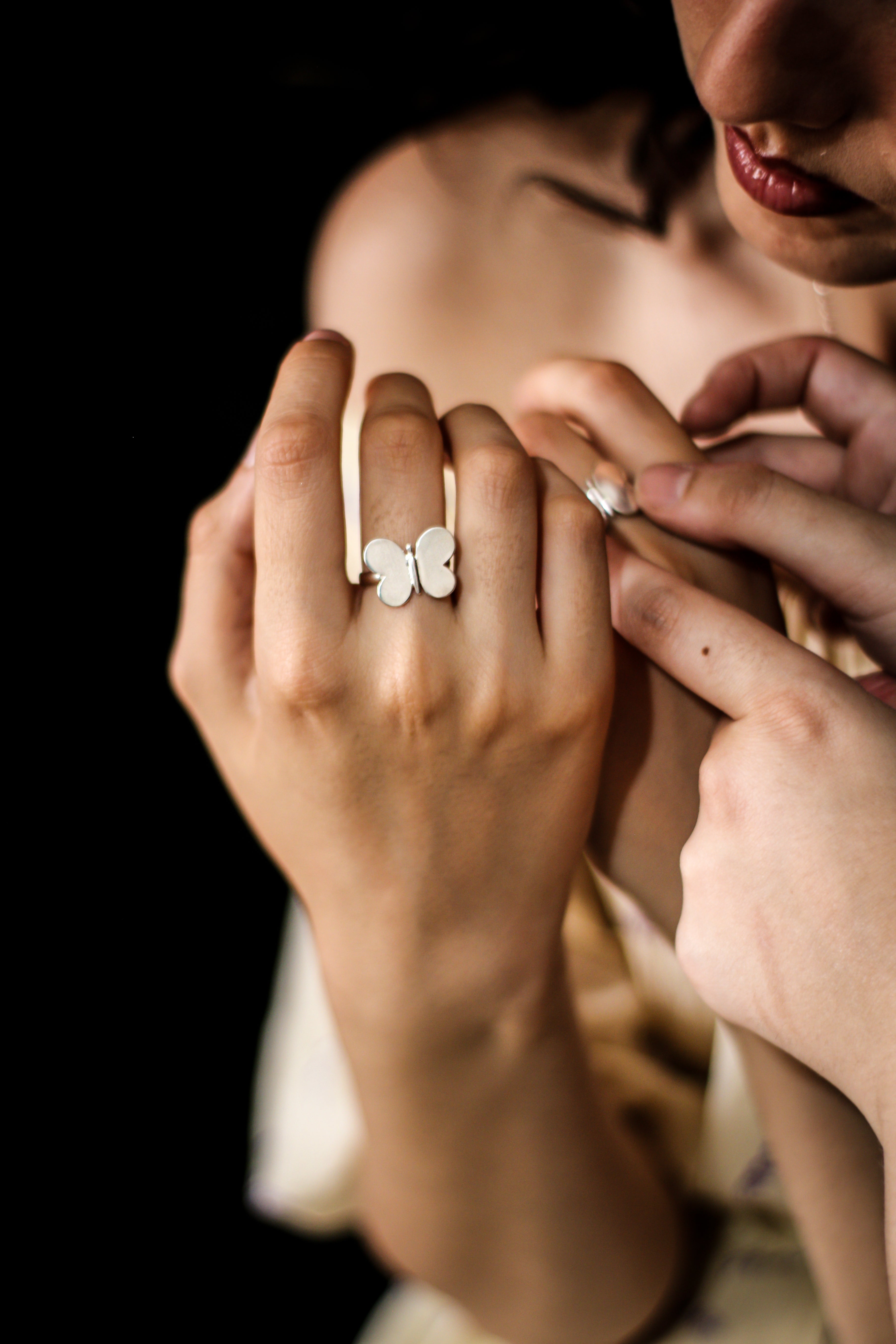 ANILLO DE PLATA CON MARIPOSA