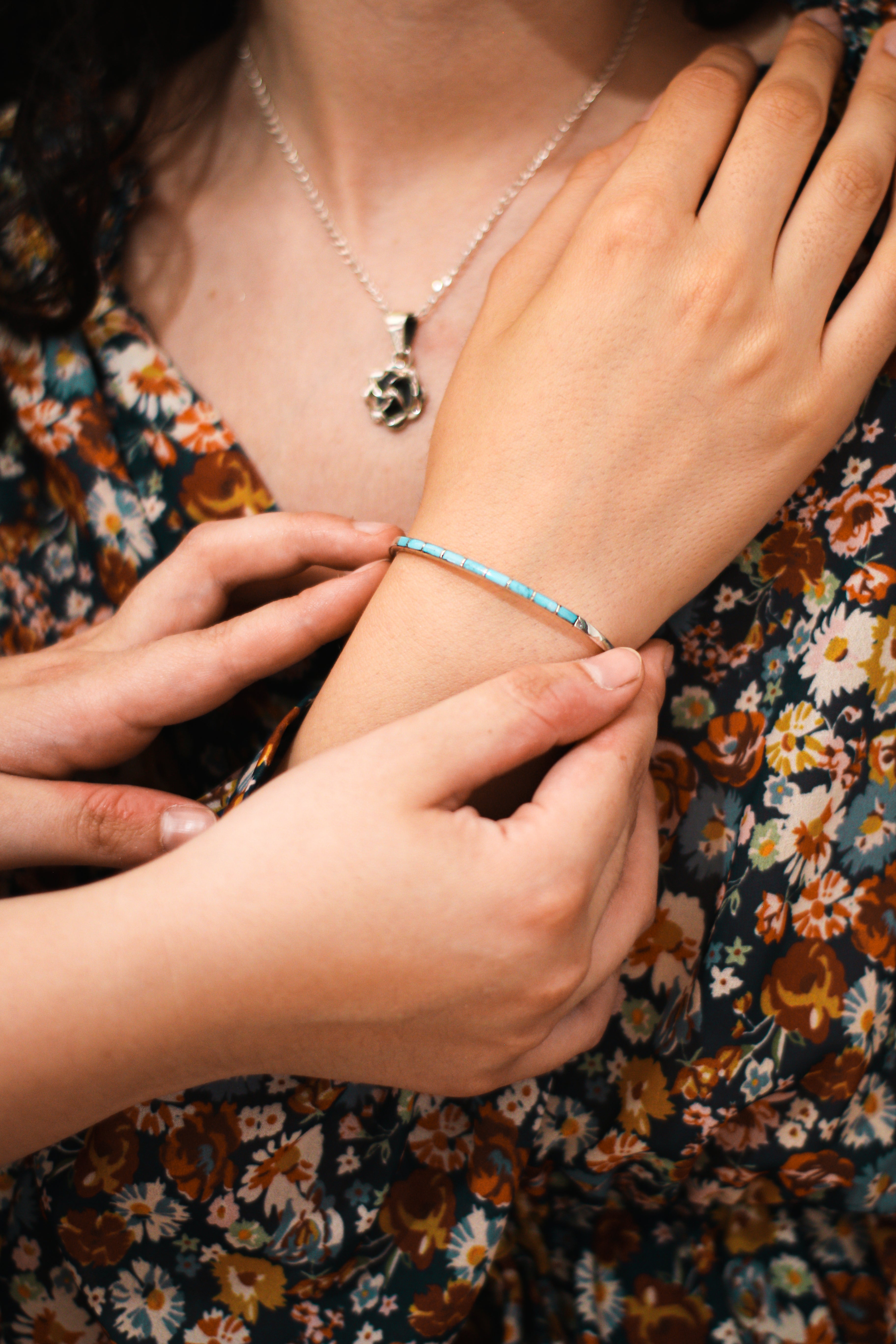 BRAZALETE DE PLATA CON TURQUESAS NATURALES