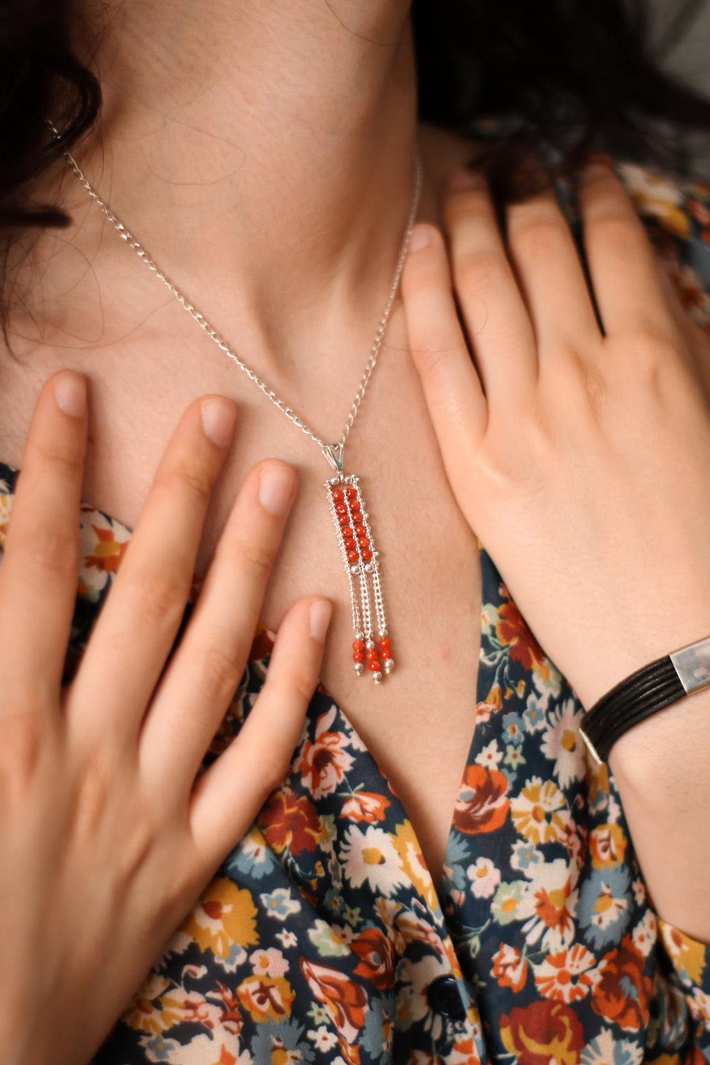 STERLING SILVER PENDANT WITH MOVABLE CORAL