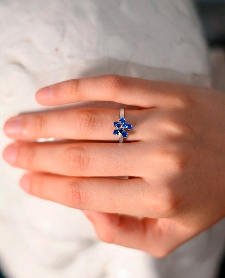 ANILLO DE PLATA CON FORMA DE FLOR ESMALTADO